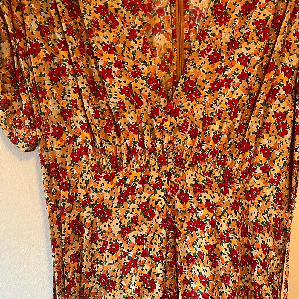 Never worn. Floral dress - Picture 2 of 5